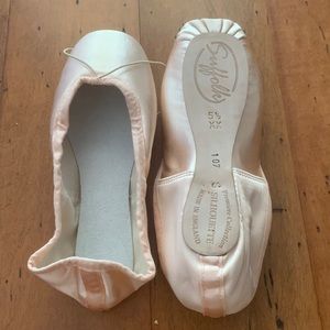BRAND NEW Suffolk Silhouette Pointe Shoes
